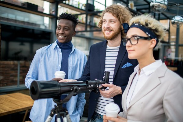 Quelles sont les techniques pour observer les étoiles en camping en région de haute montagne?