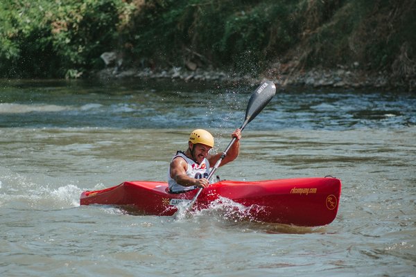 Peut-on louer une maison de vacances en Bretagne avec des cours de cuisine et des excursions en kayak?